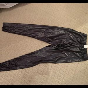 Shiny- metallic leggings